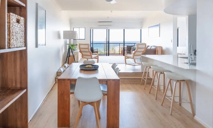 Mermaid Waters Apartment | Ocean Views - Magic Mountain