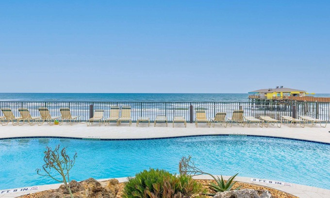Daytona Beach Shores Apartment | Ocean Views Pool Hot Tub Seahorse Suite 907