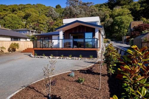Kaikoura House | Ocean Vista Modern Home Central