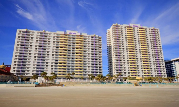 Brush - Stewarts Resort | Ocean Walk 2bed/2bath Deluxe Lock Off. in Daytona Beach, FL!n