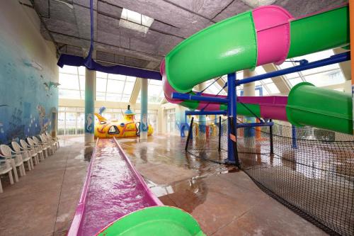 Myrtle Beach Apartment | Oceanfront Condo with WaterPark Included in Price