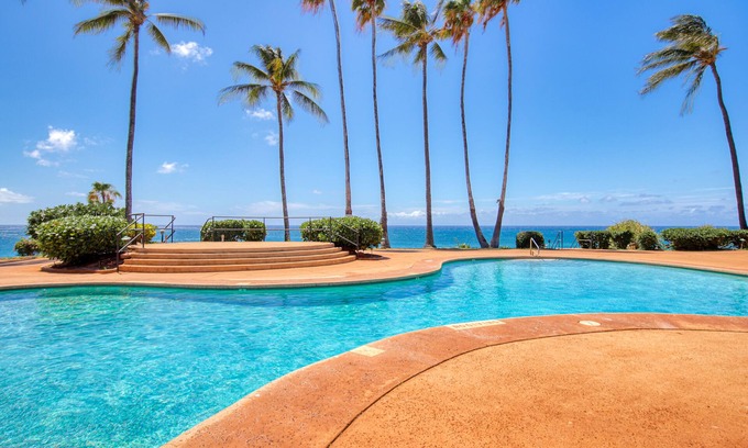 Maunaloa Condo | Oceanfront Cottage on Kepuhi Beach w/Ocean View, WiFi, Laundry & Shared Pool