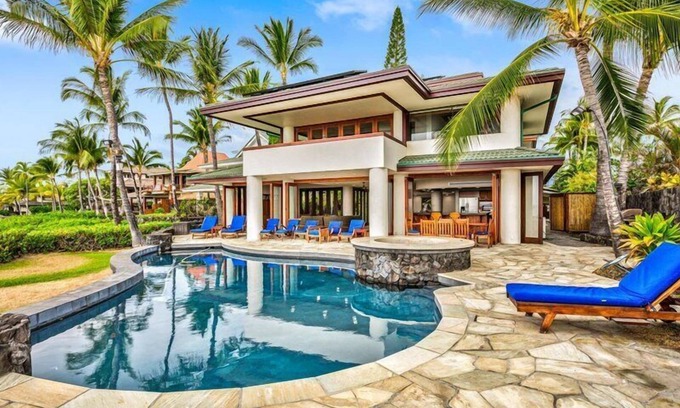 Kailua-Kona House | Oceanfront Home | Gated Kona Bay Estates | AC in Bedrooms. Blue Water