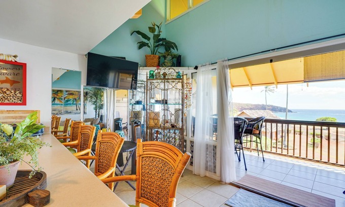 Maunaloa Condo | Oceanfront Maunaloa Condo, Steps to Pool & Beach!