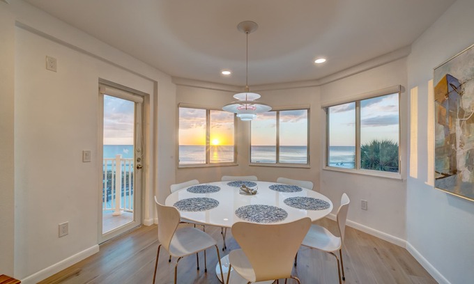 Redington Shores House | Oceanfront Paradise