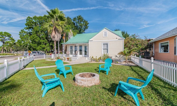 Tarpon Springs House | Oceanside Cottage