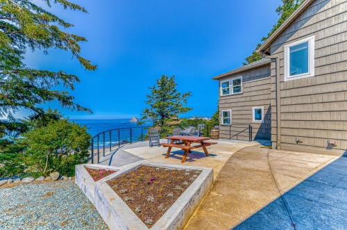 Oceanside Apartment | Oceanside Skies - Apt. 1