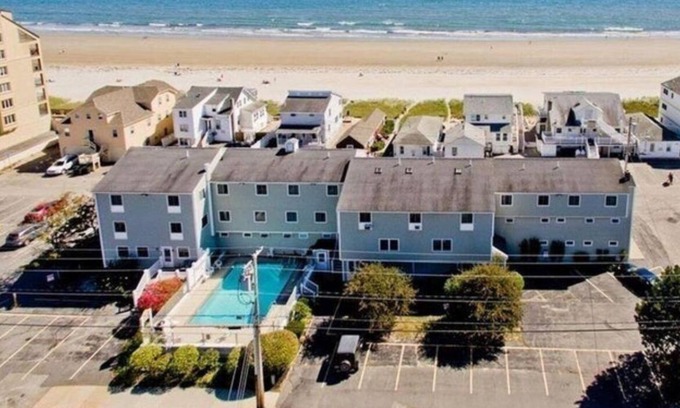 Old Orchard Beach Condo | Oceanview 2 bedroom condo just steps to Old Orchard Beach