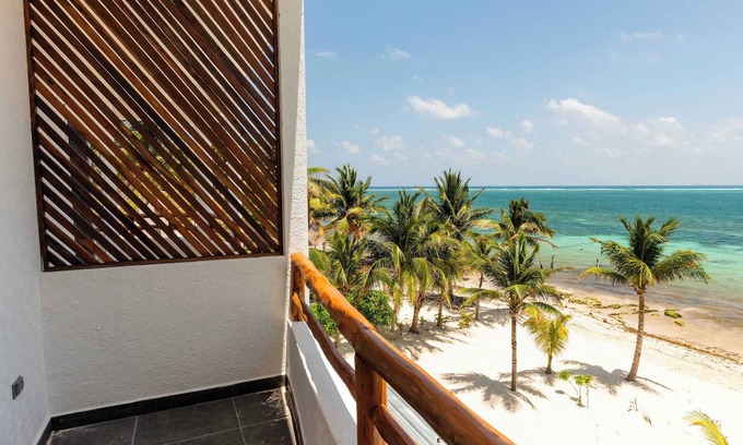 Puerto Morelos Villa | Oceanview suite Kiin with private beach