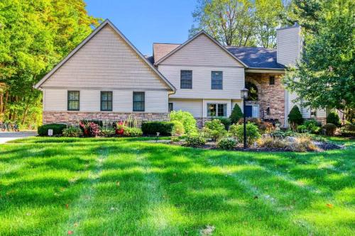 South Haven House | Off The Hook Spacious Home with Pool Firepit Large Yard