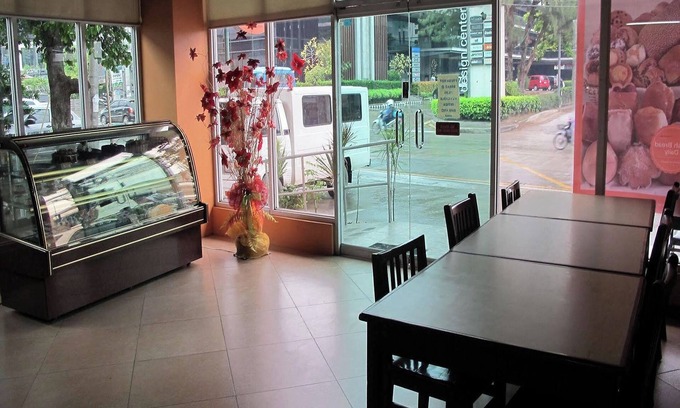 Mandaue Hotel | Oftana Suites Cebu near Oakridge