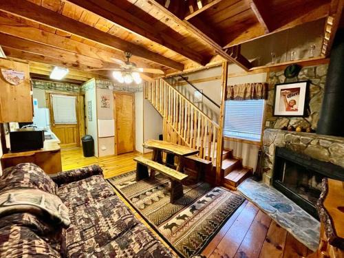 Helen House | Oktoberfest themed Cabin in woods stream #14