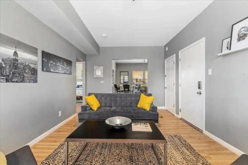 Meridian-Kessler Apartment | OLD LISTING 3818 Central Ave Entire