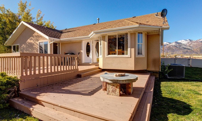 South Snyderville Basin House | Old Ranch Road Home W/ Full Mountain Views, Private Patio, & Fast WiFi - Dogs OK
