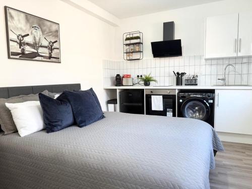 Hoxton West Apartment | Old Street Studio with Washer and Dryer