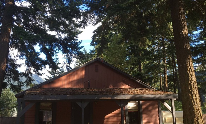Boston Bar Cabin | Old Towne Inne