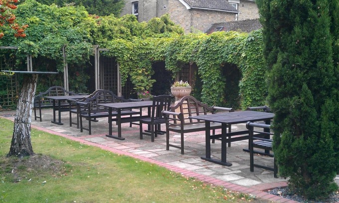 March Hotel | Oliver Cromwell Hotel
