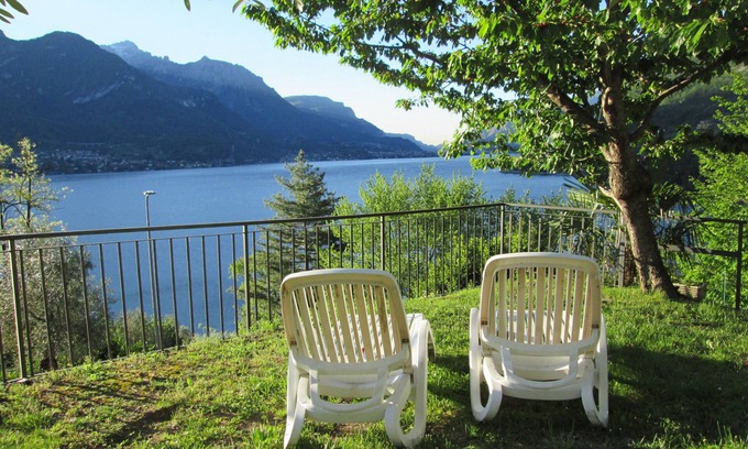 Limonta House | Oliveto Lario: detached house with a garden