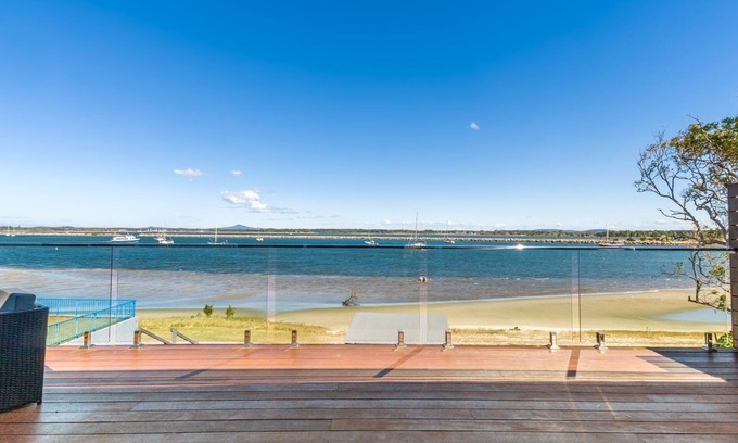 Iluka House | Omaroo - Absolute waterfront location
