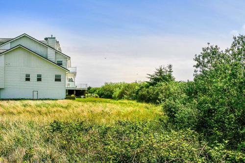 Ocean Shores House | On Beyond Condo