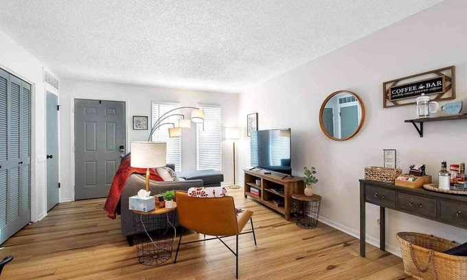 Wichita Apartment | On Par-Relaxing Ground Floor APT