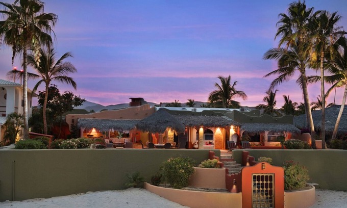 Los Barriles Villa | On the Beach, Infinity Pool & Spa, Private Pickleball Court, Walk to Everything