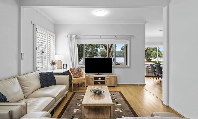 Woy Woy Cottage | Ondina Cottage Serene Waterfront Haven with Jetty