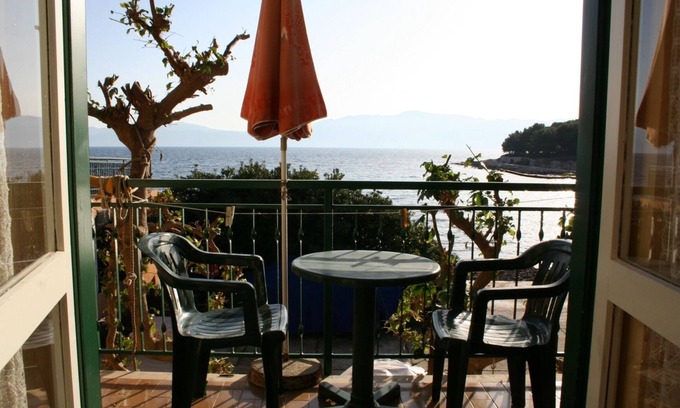 Sucuraj Apartment | One bedroom apartment near beach Sućuraj, Hvar (A-4029-a)