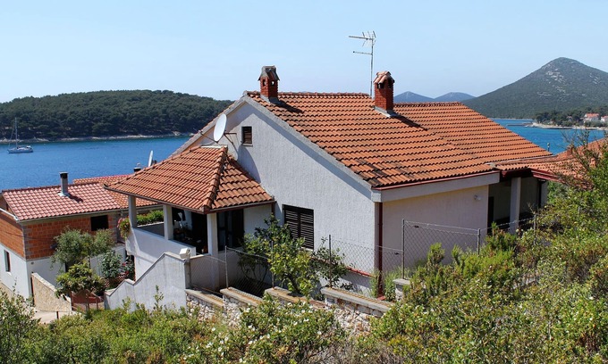 Molat Apartment | One bedroom apartment near beach Brgulje, Molat (A-6243-a)