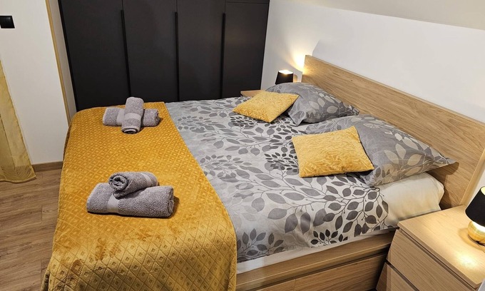 Cove Rogacic Apartment | One bedroom apartment with balcony Vis (A-19923-b)