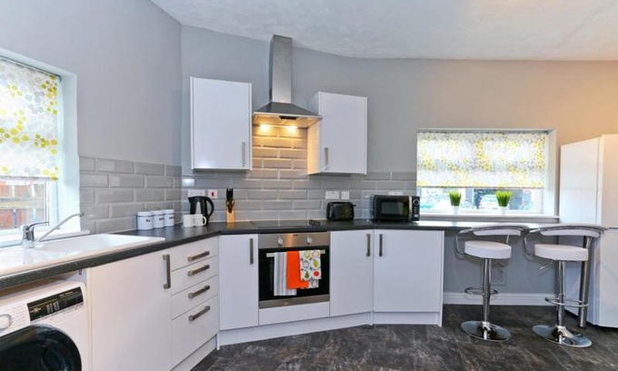 Leeds House | One of a Kind 4 Bed Guest House