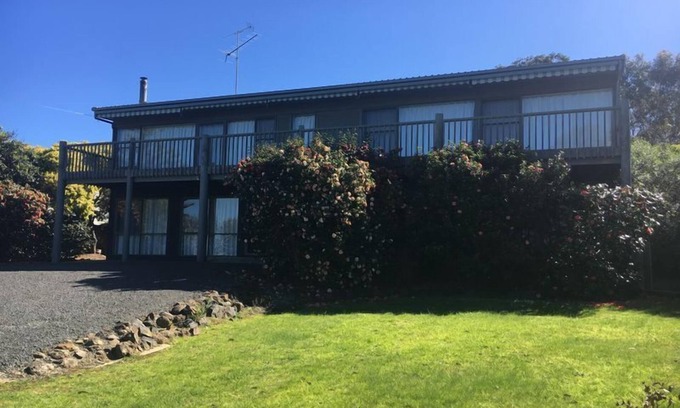 Surf Coast House | One95 Family beach house