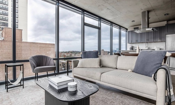 Lake View East Apartment | Open Lakeview 2BR w/Gym & Grills, nr Lakefront Trail, by Blueground