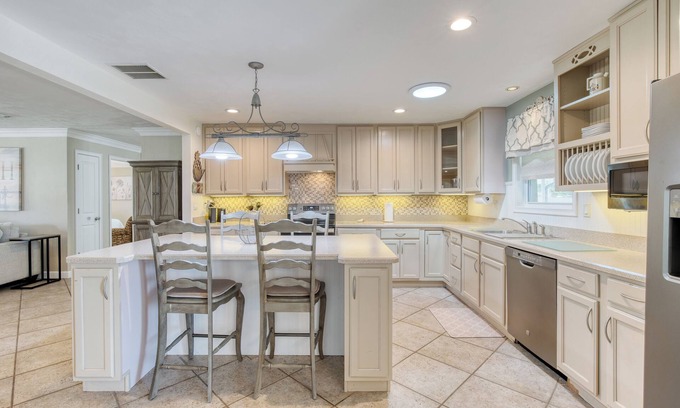 Ormond Beach Plaza House | OPEN Ormond Beach access-A1A project has not blocked our street access to ocean!