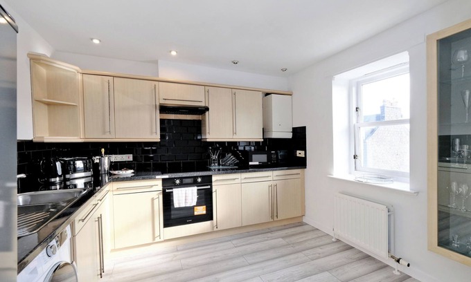 Central Aberdeen Apartment | Orange Apartments - Belgrave Mansions