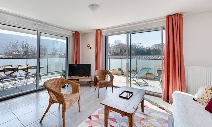Cran-Gevrier Apartment | Origami - T3 new & cozy 2 steps from the center of Annecy with WiFi & 🅿️