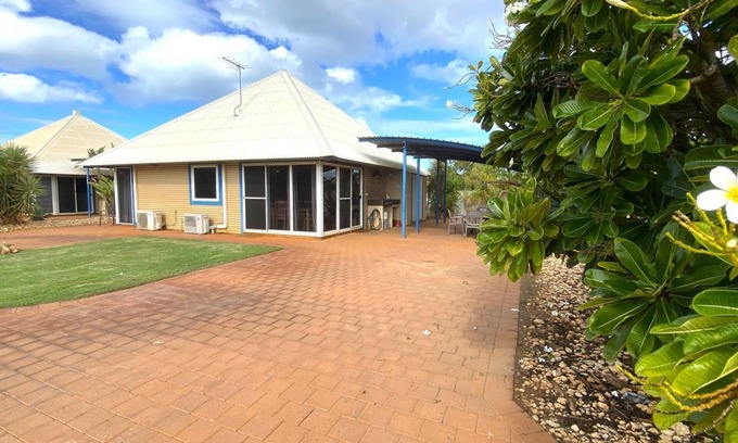 Exmouth Villa | Osprey Holiday Village Unit 113/2 Bedroom apartment in complex with a pool