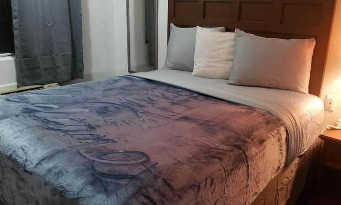 Stillwater Apartment | osu 2 Queen Beds Hotel Room 232 Booking