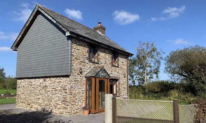 Saint Gennys Cottage | Over The Hedge, Boscastle, peaceful rural location