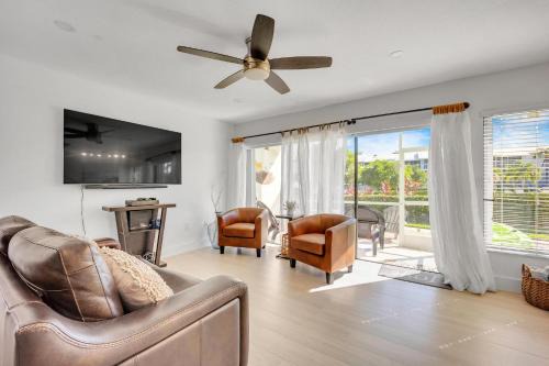 Key Largo House | Overlooking Lagoon and Pool-Free Golf Cart-Kayaks