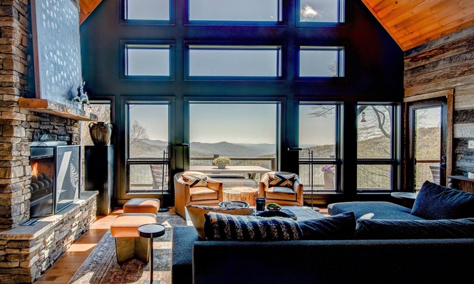 Blowing Rock Cabin | Owls Nest - Pool Table, hot tub, views, Indoor & Outdoor Fireplaces