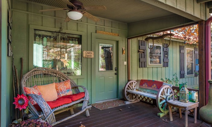 Mentone Cabin | Owl’s Perch-lakefront, paddle boards, pool table