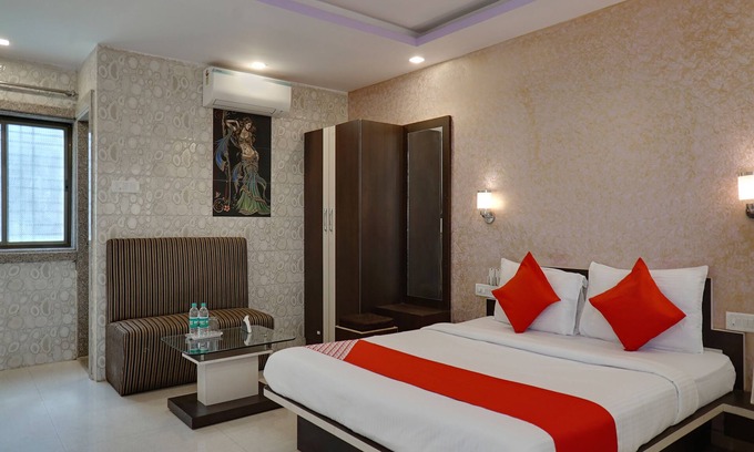 Wai Hotel | OYO 13902 Orient Bay Inn