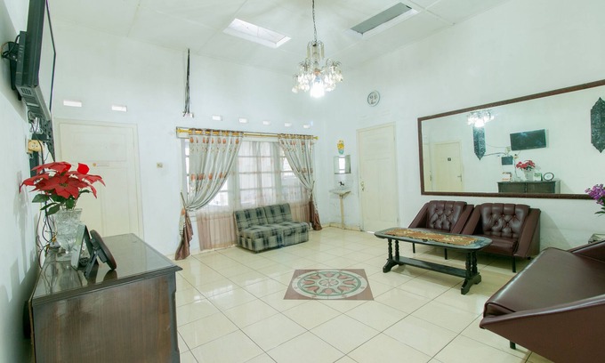 Sukabumi Hotel | OYO 1707 Hotel Mustika Widyasari