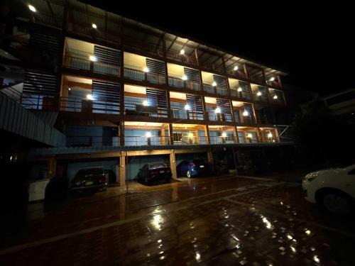 Si Samrong Hotel | OYO 75596 The Sirisuk House