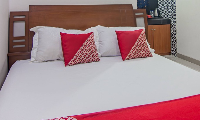 Cilandak Hotel | OYO 93691 Minongga Near One Belpark Mall