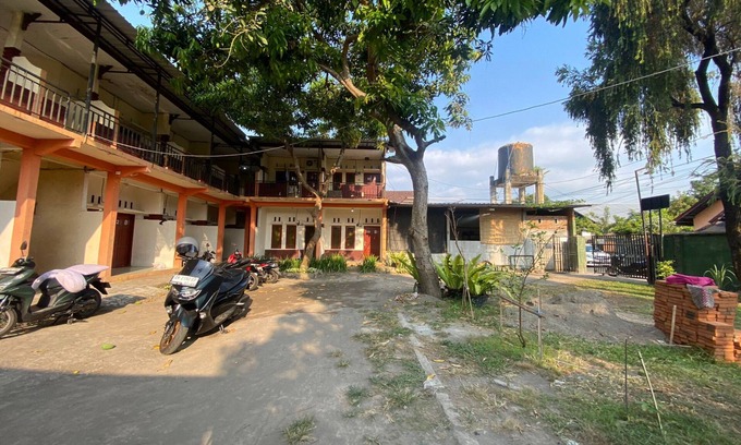 Mataram Hotel | OYO Life 93257 Kos Anugerah