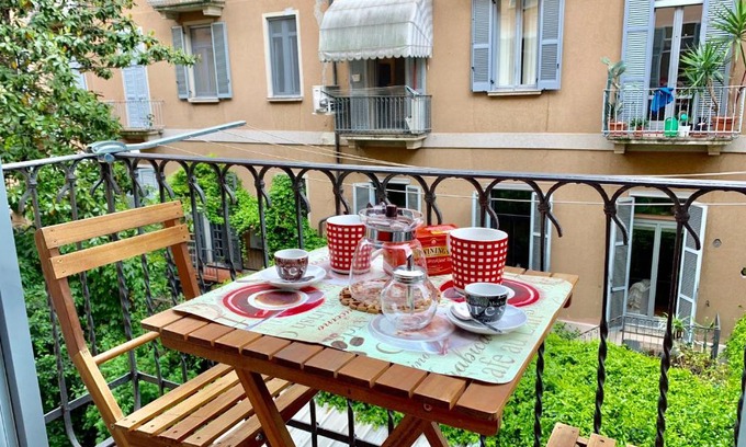 Guastalla Apartment | P.ta Romana Studio Flat 50Mq noiseless balcony garden view