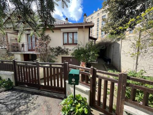 Chatillon Apartment | P1- Maison 2min metro PARIS-EXPO 3 chambres 3 lits