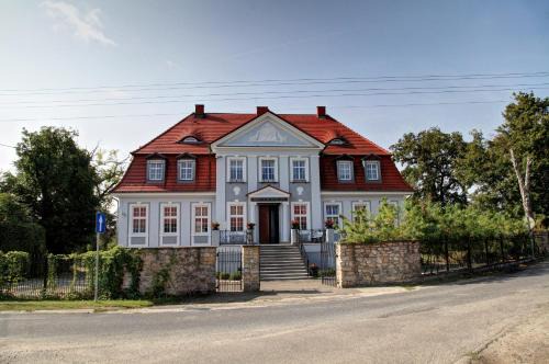 gmina Jerzmanowa Bed & Breakfast | Pałac w Bądzowie